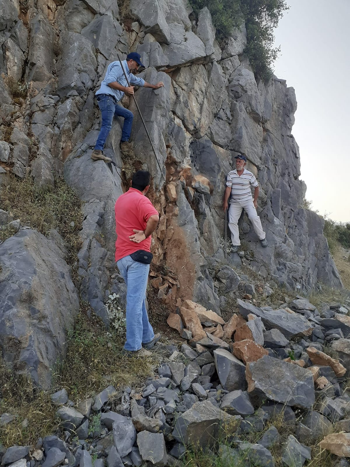 ΕΠΙΛΈΧΘΗΚΑΝ ΟΙ ΕΚΠΑΙΔΕΥΟΜΕΝΟΙ ΤΟΥ ΦΕΤΙΝΟΥ ΕΡΓΑΣΤΗΡΙΟΥ ΤΗΣ ΠΕΤΡΑΣ ΑΝΑΜΕΣΑ ΣΕ ΕΝΑ ΜΕΓΑΛΟ ΑΡΙΘΜΟ ΑΙΤΗΣΕΩΝ! — φωτογραφία 1