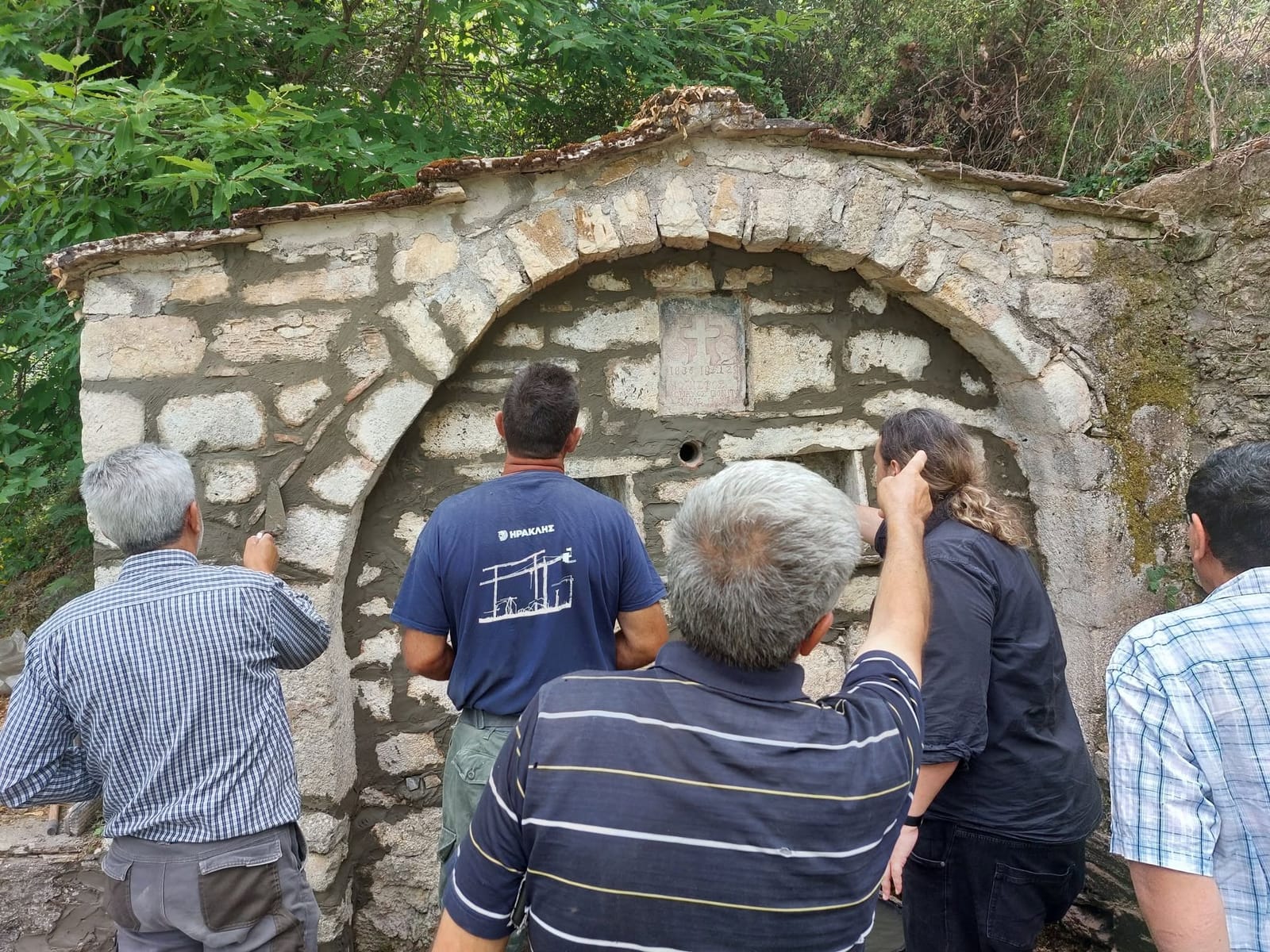 Αποκατάστασης παραδοσιακής κρήνης στην Βαμβακού Λακωνίας — φωτογραφία 2